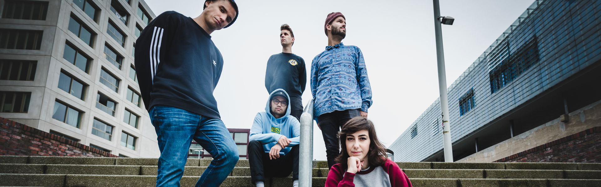 Mayleaf speelt een livestream concert tijdens Locked & Live in Het Podium