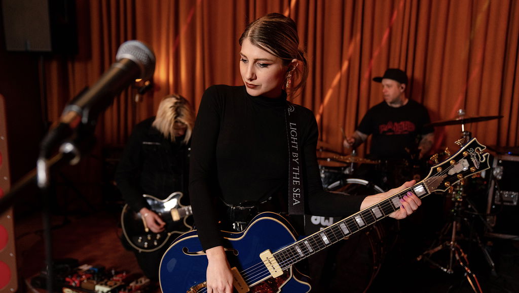 Light By The Sea  - Plays The Crannberries