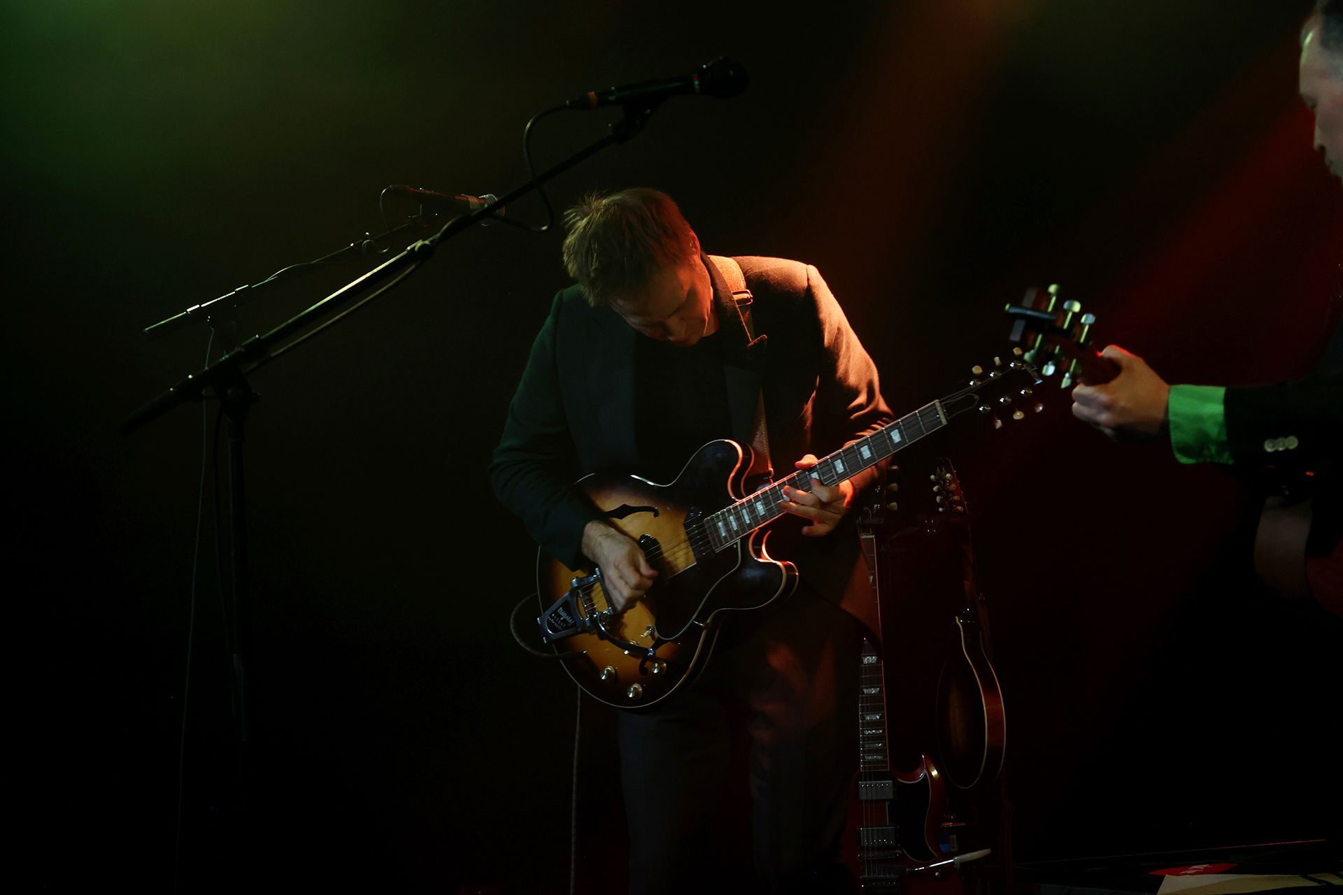 Shiny Happy People - Martin Peelen