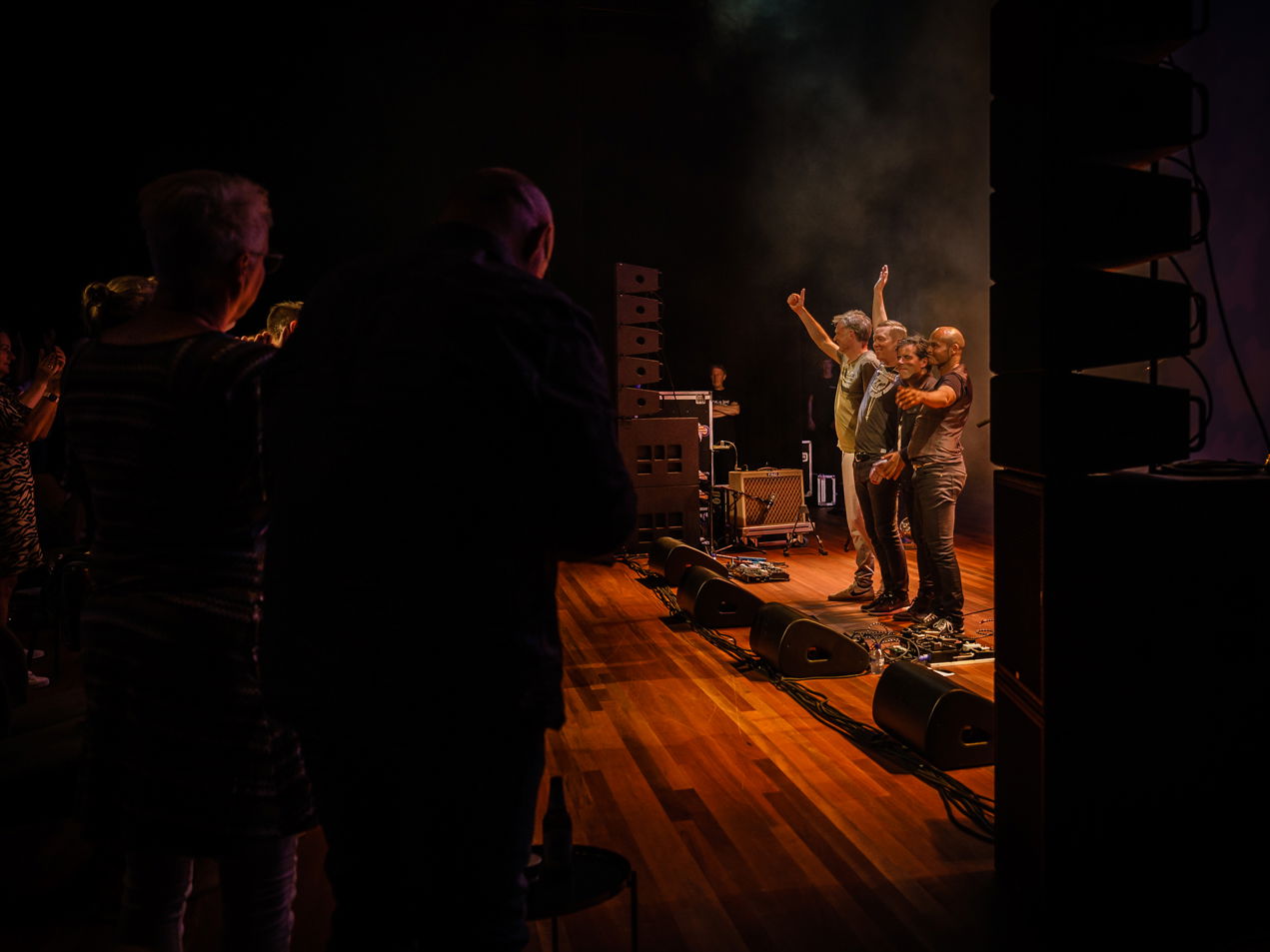 Het tuinconcert van Van Dik Hout op 24 juli 2021 werd verplaatst naar de Tamboerzaal. Photo Anya maakte foto's van het concert in Hoogeveen.