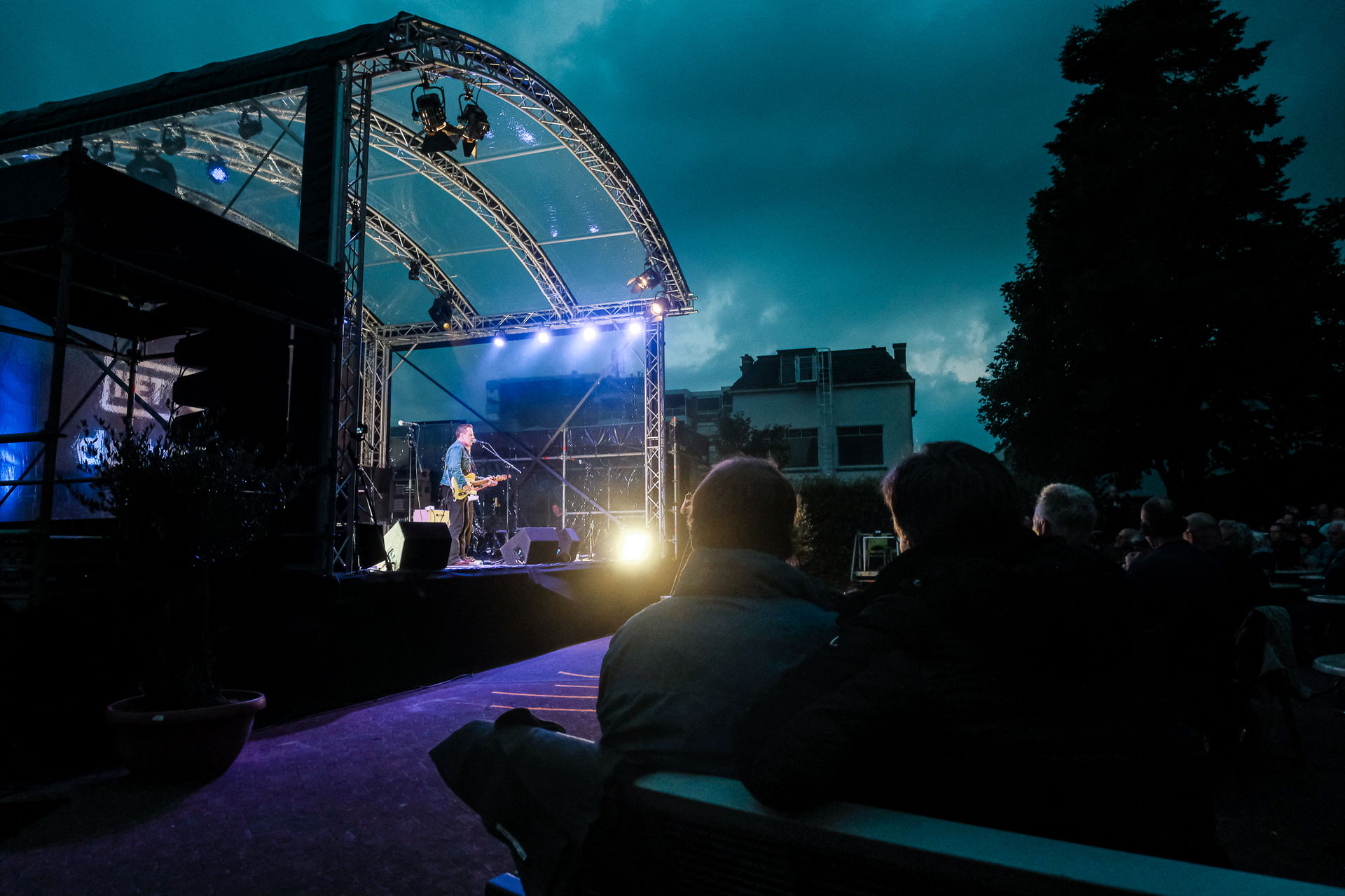 Tuinconcert Ian Siegal 2021 - Foto's Tjeerd Derkink