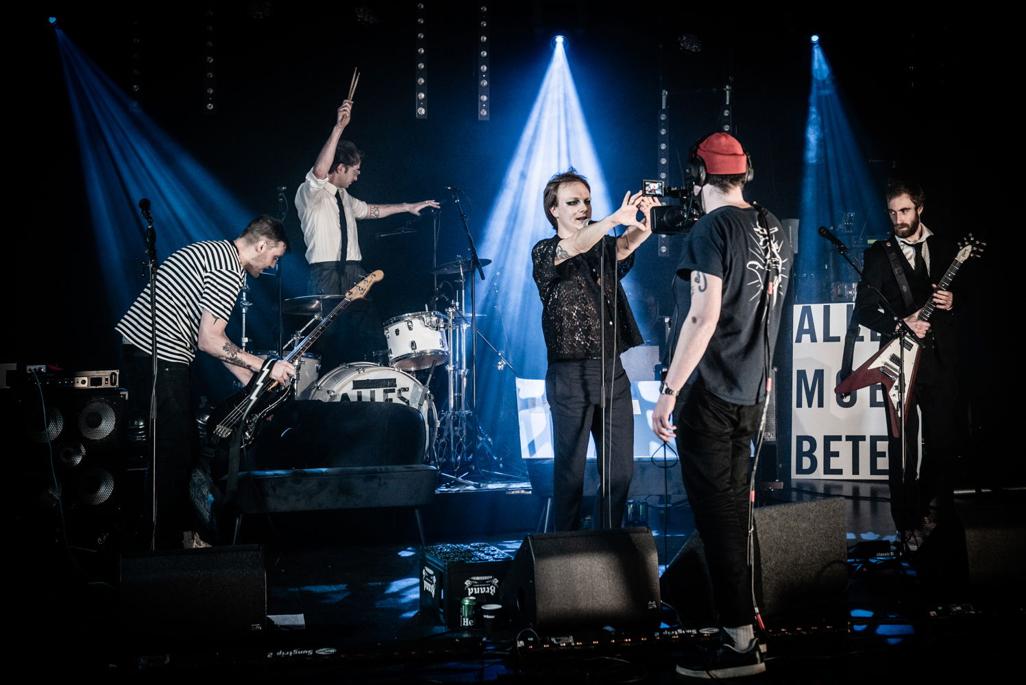 Foto's van het verkiezingsconcert van Hang Youth tijdens Locked & Live op 16 maart 2021