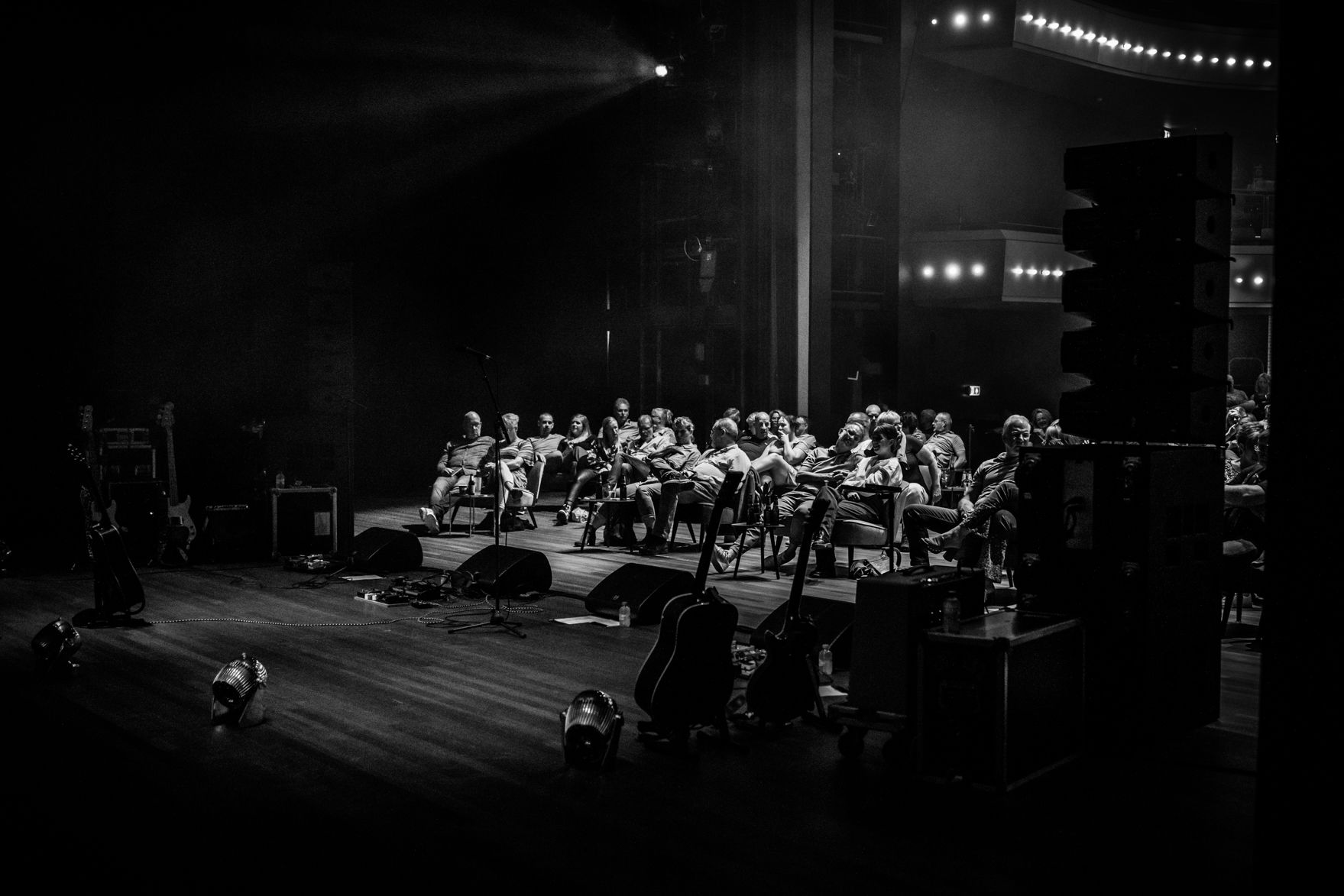 Het tuinconcert van Van Dik Hout op 24 juli 2021 werd verplaatst naar de Tamboerzaal. Photo Anya maakte foto's van het concert in Hoogeveen.