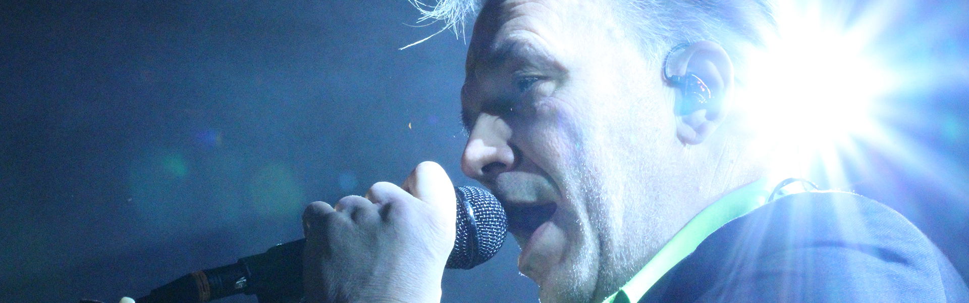 Shiny Happy People - Martin Peelen