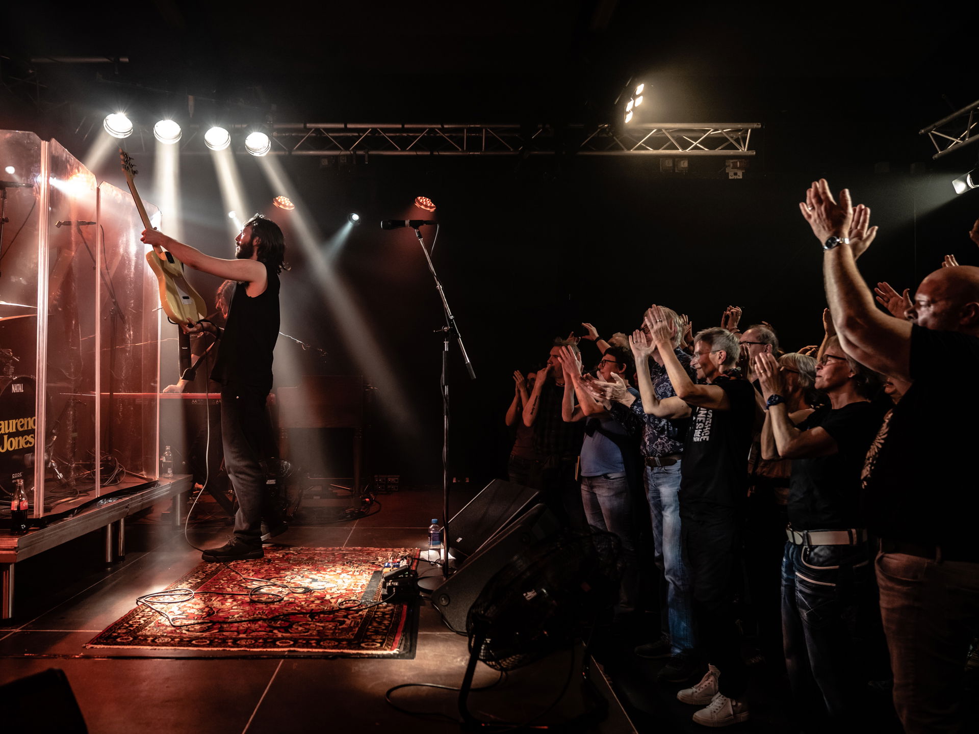 Laurence Jones - Photo Anya - 2022 in Het Podium