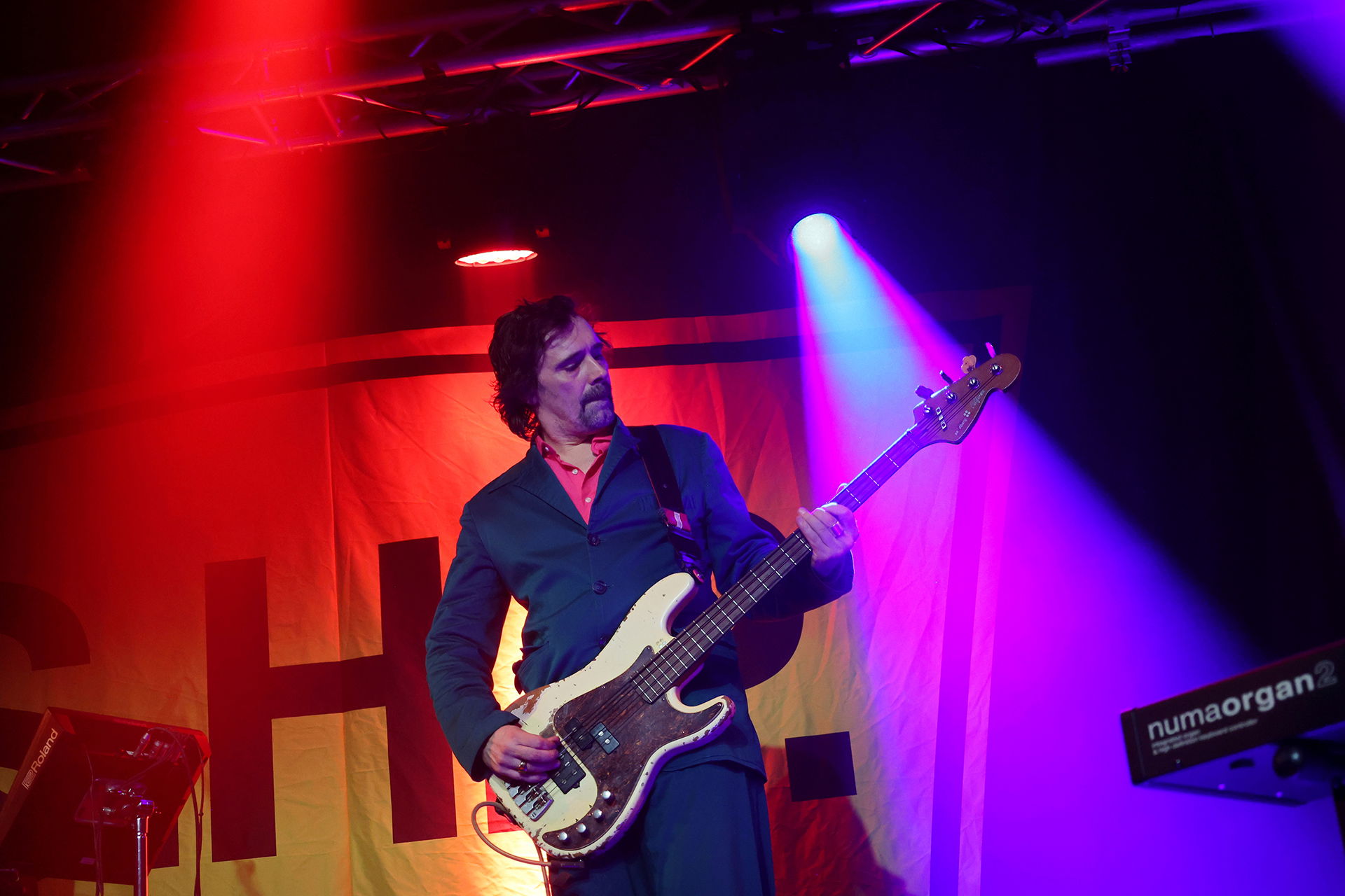 Shiny Happy People - Martin Peelen