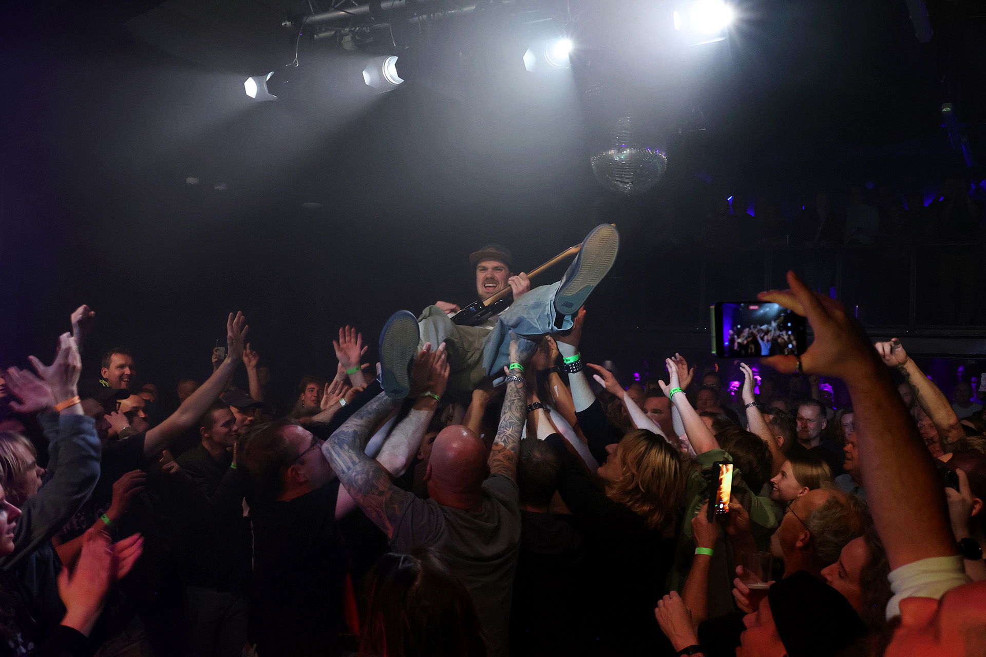 The Hunting Party + Dad Vibes - Martin Peelen