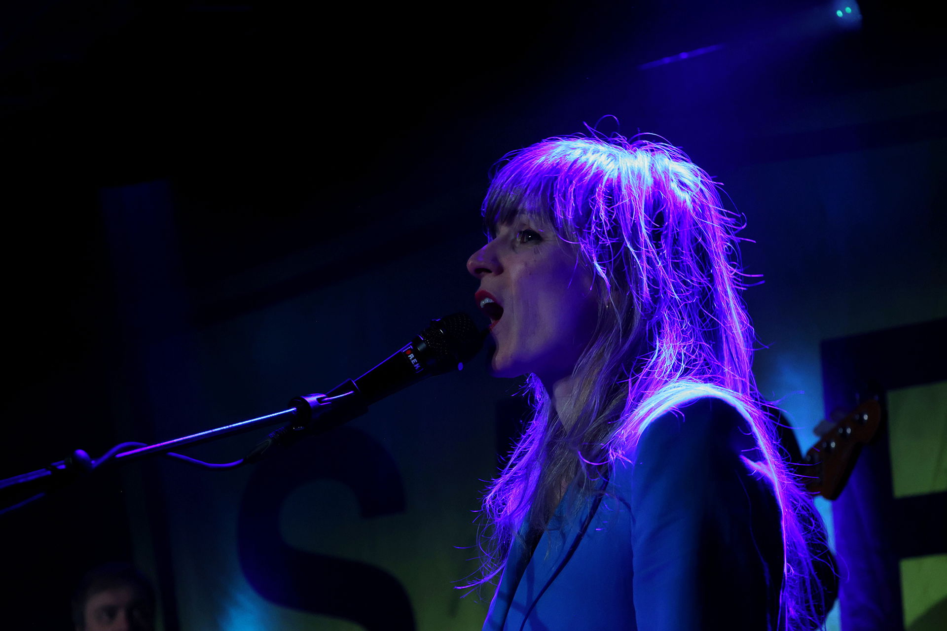 Shiny Happy People - Martin Peelen