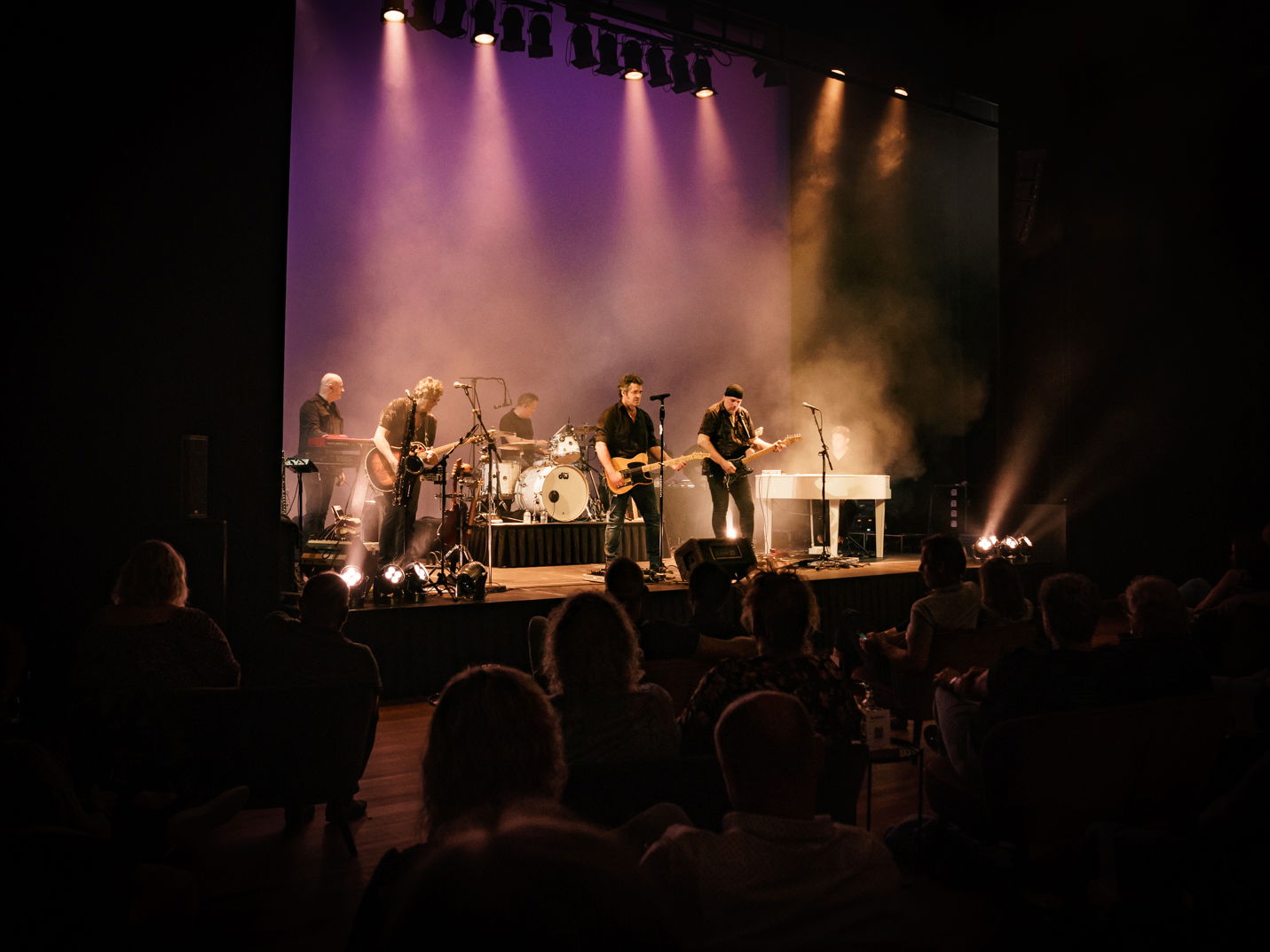 Op 11 september 2021 speelde The Bruceband in Hoogeveen. Het tuinconcert werd naar binnen verplaatst vanwege het weer. Foto's door Photo Anya